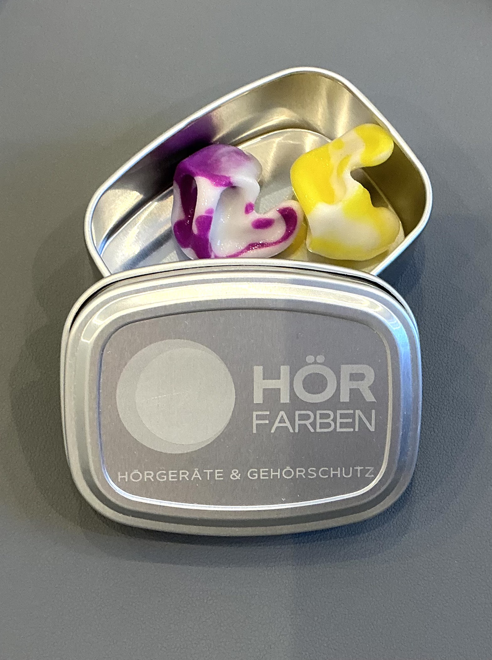 Hörfarben-Metalldose mit individuellem farbigem Gehörschutz